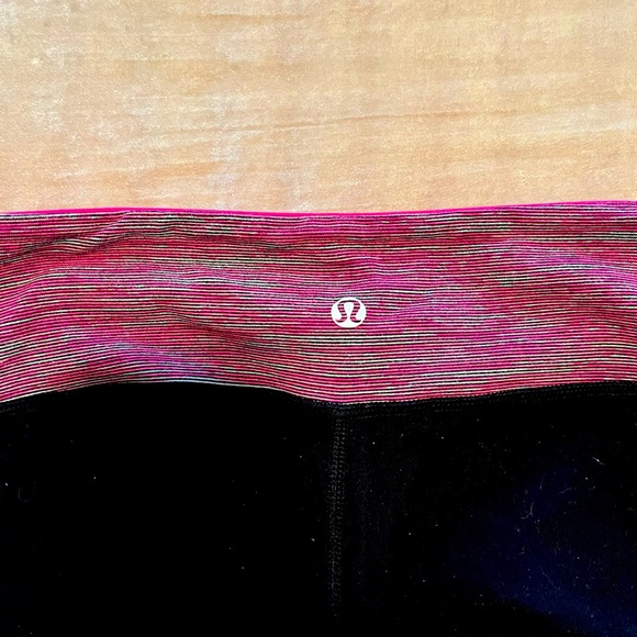 Lululemon Reversible Crop - Picture 3 of 4